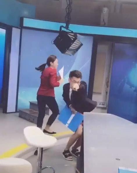 金婧最新爆料新闻直播回放  第2张